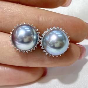 Pendientes de Perlas de Vidrio Plateadas Redondas de 11 mm, Comparables con el Lujo, Degradado de Zafiro Fénix, Luz Fría, Frente Impecable - Product Image 4