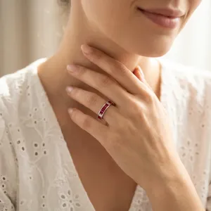 Bague en or jaune 14 carats avec rubis pour femme, bijoux de luxe pour les occasions de mariage et de fête, artisanat haut de gamme - Product Image 1