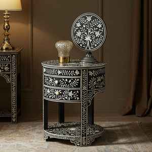 Mesa de Centro Redonda Hecha a Mano con Incrustaciones de Hueso en Blanco y Negro, Estilo Art Deco, de Perfect Enterprises, para el Hogar, Bodas y Diwali - Product Image 1