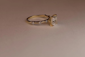 Anillo de compromiso clásico de oro amarillo con diamante cultivado en laboratorio con corte princesa certificado por IGI en oro de 10K, 14K, 18K y plata 925, 935. - Product Image 4