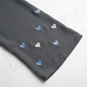 Abaya classique à manches longues, coupe simple, légère et confortable pour un usage quotidien ou des occasions spéciales, tenue moderne - Product Image 5