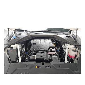 Genesis GV70 2.5T Gasolina 2WD con Caja de Cambios Automática, Asientos de Cuero, Cámara Trasera - Junio 2024, 14,450 km - Product Image 6