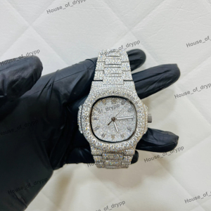 Reloj de acero inoxidable con diamantes de moissanita, esfera romana, estilo hip hop, joyería llamativa para hombres y mujeres. - Product Image 1