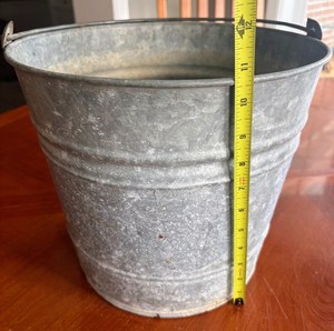 Cubo de Metal Galvanizado Vintage |   Decoración Rústica de Estilo Campestre - Product Image 2