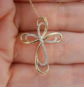Colgante de cruz para mujer con diamante simulado de corte redondo de 1 quilate en chapado en oro amarillo de 14k - Product Image 3