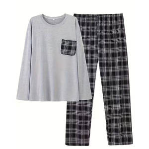 Conjunto Casual de Estilo Sencillo para Hombre de Talla Grande, con una Camiseta de Manga Larga de Cuello Redondo en Color Sólido y Pantalones Holgados a Cuadros - Product Image 1