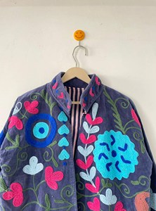 Chaqueta de terciopelo púrpura con bordado floral de lujo, estilo suzani, para mujer, ropa de primavera, manga larga, cuello alto, estilo bohemio. - Product Image 2