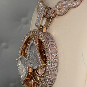 Pendentif Millionaire Shine de Haute Qualité en Moissanite, Argent 925 et Or, avec Diamants et Clarté VVS - Product Image 3