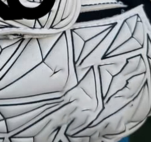 Guantes de portero de fútbol profesionales de alta calidad, con relieve, transpirables, de látex blanco, de la marca Ako. - Product Image 3