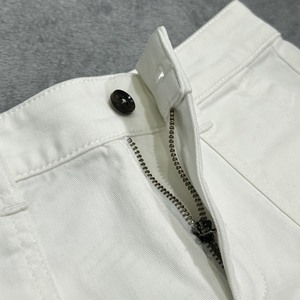 Precio barato MOQ bajo Baby Girl Jeans Pantalón corto Vintage Denim Bolsillos blancos Cremallera de alta calidad Botones negros al por mayor para niños - Product Image 3