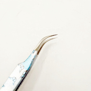 Pince à épiler en acier inoxydable à pointe coudée à 45 degrés, durable et lisse, pour extensions de cils professionnelles - Product Image 3