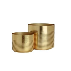 Macetas modernas metálicas para interiores, hechas a mano, elegantes, en stock a precio de mayorista. - Product Image 5