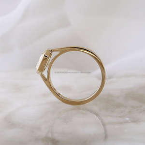 Anillo de compromiso/boda vintage hecho a mano en oro amarillo de 14k con diamante tallado en laboratorio IGI, unisex, oro blanco fino, para aniversario o fiesta. - Product Image 2