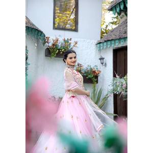 Hermosos Vestidos de Noche - Lehenga Choli para Fiesta con Bordado de Hilo y Zari - Product Image 4