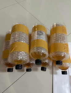 Aceite Portador de Coco 100% Puro Natural Prensado por Expulsión para el Cuidado de la Piel Ben Tre OEM Botellas de 5L con Envoltura de Burbujas y Cinta Adhesiva - Product Image 1
