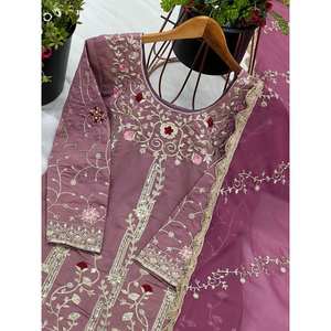 Ensemble de costumes de soirée pour femmes avec broderie lourde Top-Plazzo et Dupatta pour occasions spéciales - Product Image 1