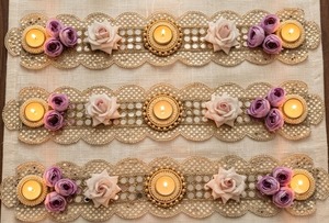 Ensemble de chemins de table en métal faits à la main, écologiques, pour décoration de mariage indien, avec dentelle à sequins dorés, travail miroir et fleurs artificielles, pour bougies chauffe-plat - Product Image 3