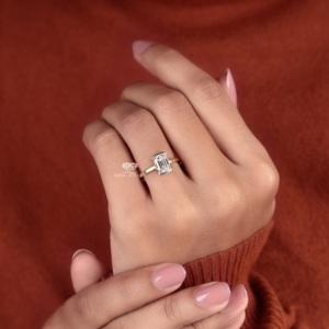 แหวนเพชรเม็ดเดี่ยวทรงสี่เหลี่ยมมุมฉากประดับมรกต ทอง 14K แหวนหมั้น แหวนแต่งงาน แหวนขอแต่งงาน ของขวัญสำหรับเธอ ขายส่งจากโรงงาน - Product Image 3