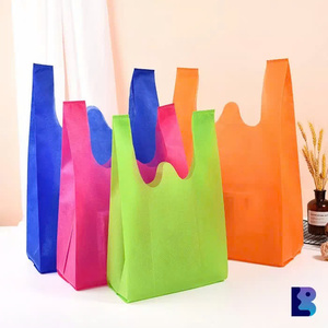 Sac fourre-tout réutilisable en PP non tissé, imprimé sur mesure avec motif de t-shirt, recyclable, pour courses et cadeaux - Product Image 4