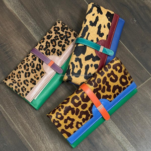 Cartera de mano de cuero reciclado con estampado de animales para mujer, bolso de cuero colorido hecho a mano ecológico con cierre a presión y ranura para tarjeta - Product Image 4