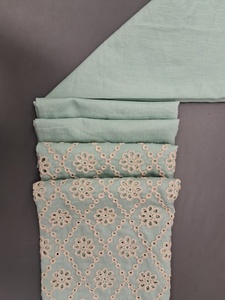 Nuevo Diseño Premium: Tela de Algodón Verde Menta con Bordado Dori - Material Crema con Diseño Floral y Ojales de Diamante para Vestidos - Product Image 2