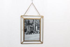 Artisan Design Pf1138 Brass/Glass Rectangle Hanging <b>Photo</b> <b>Frame</b> with Vertical Wall <b>Mount</b> and Chain Hanger - Product Image 3