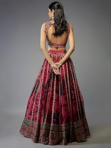 Lehenga Choli Bordado Floral Color Granate con Cuello Cuadrado, Sin Mangas, Estilo Vestido de Gala, Largo hasta el Suelo - Product Image 2