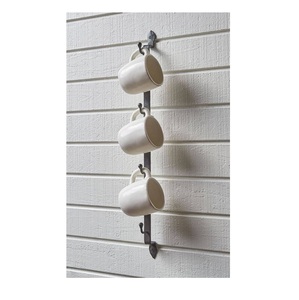 Portavasos de hierro tradicional diseñado para cocinas clásicas, que sostiene las tazas de forma ordenada mientras proporciona un soporte metálico duradero. - Product Image 5