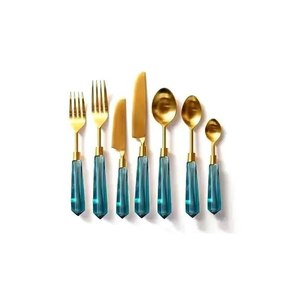 Ensemble de couverts de luxe moderne 7 pièces, ton or avec manches en résine style marbre vert, ustensiles de cuisine, vaisselle de mariage - Product Image 4