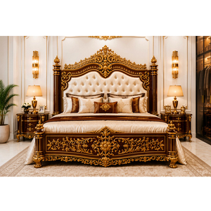 Juego de Dormitorio Vintage de Madera de Teca Tallada con Cabecera Alta y Mesitas de Noche, Cama de Madera Tallada en Oro Antiguo de Lujo - Product Image 1