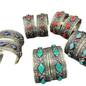 Vibrante Brazalete Artesanal Tribal Afgano Kuchi Vintage con Cuentas Multicolor y Trabajo de Espejo para Mujer, Ideal para Bodas y Fiestas - Product Image 1