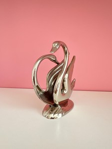 Portarrollos de metal de diseño artesanal con patrón artístico único, perfecto para decoración del hogar y como regalo. - Product Image 3