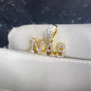 Colgante de Oro Amarillo de 14K con Diamantes VVS Personalizados, Certificado IGI, Engaste de Canal, Forma de Estrella, Logotipo Hip Hop, Pasa Prueba de Diamantes - Product Image 1