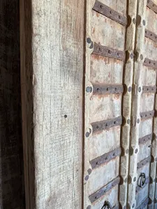 Porte d'entrée principale en bois massif de qualité supérieure avec construction durable, style moderne et finition de surface haut de gamme disponible à la vente - Product Image 6