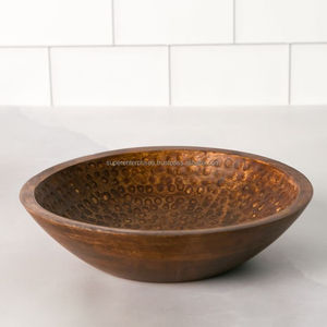 Tazón de madera tradicional hecho a mano para servir ensaladas, frutas y almacenar alimentos en el hogar, estilo rústico. - Product Image 3