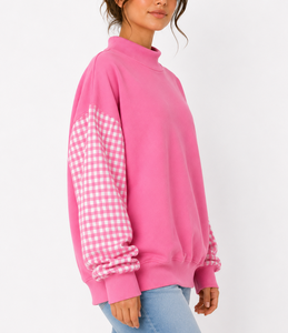 Sudadera OEM personalizada para mujer con cuello simulado, mangas con patchwork de guinga, apliques de letras, ajuste holgado y hombros caídos. - Product Image 2