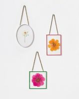 Cadre photo carré miniature en métal Home Dweller avec boucle de suspension en velours rose, design léger doré