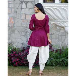 ชุดเดรสทรงเปปลัมไซส์ XS พร้อมเสื้อแขนสามส่วน สวมใส่สบายและมีสไตล์ ชุดประจำชาติอินเดีย - Product Image 1