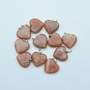 10mm 15mm 20mm piedra lunar de melocotón Natural forma de corazón hermoso diseño colgante de piedras preciosas con cierre de plata regalo perfecto para ella - Product Image 1