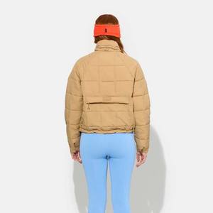 Chaqueta Acolchada Ligera de Poliéster para Mujer, Personalizada OEM, con Bordado, Resistente al Viento, para Actividades al Aire Libre, Venta al Por Mayor - Product Image 3