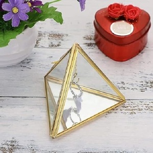Farol Colgante Decorativo de Metal para Interiores y Exteriores, Estilo Vintage Creativo, Farol de Vidrio Geométrico Dorado para Velas - Product Image 3
