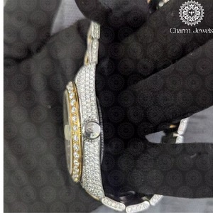 Reloj de Lujo con Diamantes Moissanite de Alta Demanda, Reloj de Pulsera de Moda con Diseño Impermeable para Hombres y Mujeres en Venta - Product Image 5