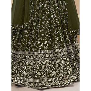 Maravillosas lentejuelas verdes Georgette Mehendi Wear Lehenga Choli - Product Image 2