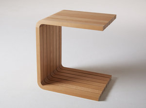 Mesa Auxiliar Moderna de Madera Maciza Curvada con Estante Abierto para Libros, Mueble Compacto para Sala de Estar que Ahorra Espacio - Product Image 2