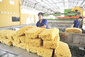 Baiyue Premium Natural Rubber SVR 3L High Quality <b>Raw</b> <b>Material</b> From Vietnam in Bale <b>Packaging</b> for Automotive & Sports Equipment - Product Image 3