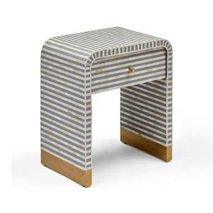 Meubles de chambre à coucher modernes et luxueux, comprenant une table de chevet Capiz à rayures noires et blanches et un rangement décoratif à un seul tiroir. - Product Image 5