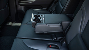 Toyota Land Cruiser LC 300 d'occasion 2024, essence turbo, transmission automatique, moteur 3,34 litres, 4x4, conduite à droite - Product Image 5