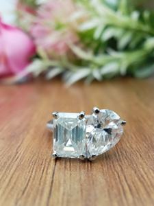 Bague de fiançailles en argent sterling 925 avec diamant moissanite au design unique, bijoux de mariée scintillants de haute clarté, cadeau en vente - Product Image 5