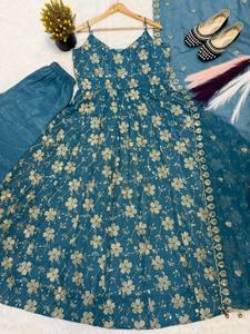 Ensemble de robe Anarkali en georgette bleu turquoise de qualité supérieure, brodée avec des fleurs en sequins – Vêtement ethnique indien traditionnel pour mariage - Product Image 4