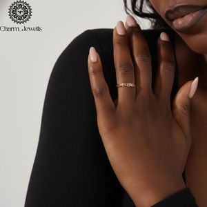 Bague de fiançailles classique tressée en argent plaqué or 18 carats pour femme avec moissanite - Product Image 4